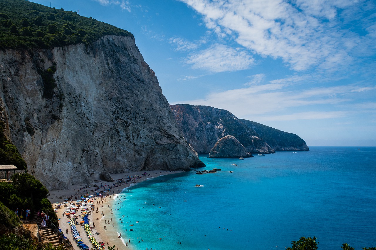 Greece Travel Secrets chooses six of the best beaches in Greece including beaches on Corfu, Santorini, Crete, Lefkas, Kefalonia and on the Peloponnese.